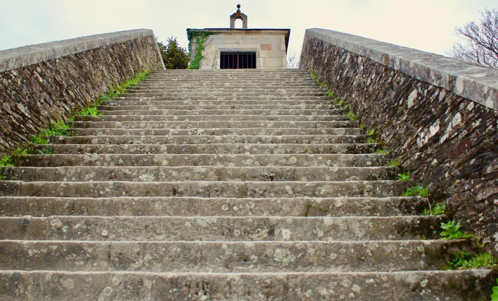 La escalinata de entrada a Portomarín