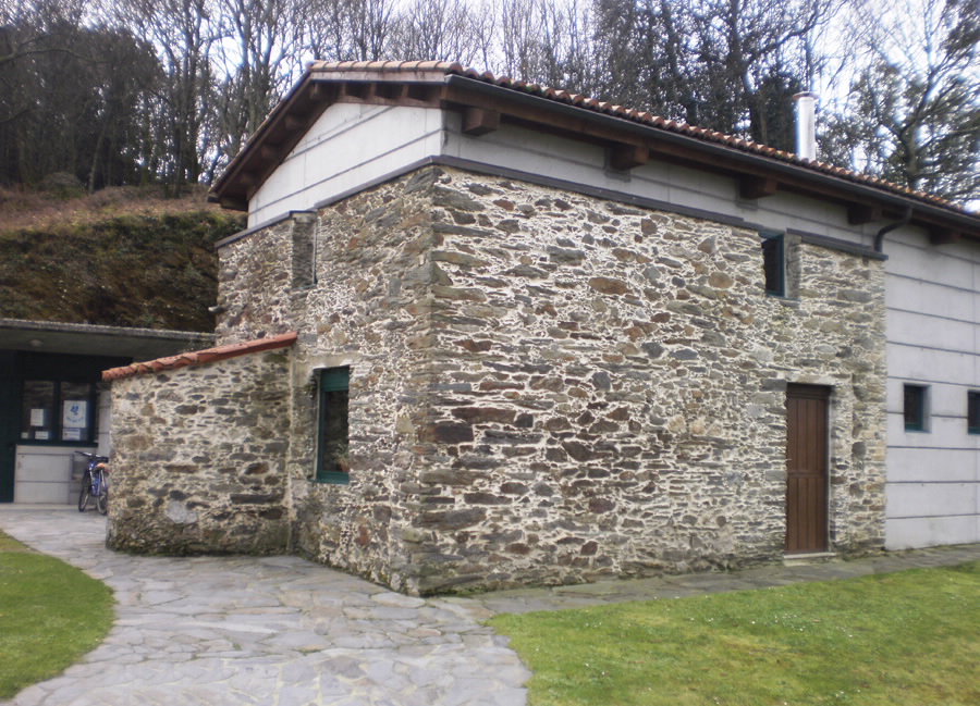 Albergue de Peregrinos Hospital de Bruma — Bruma, Mesía